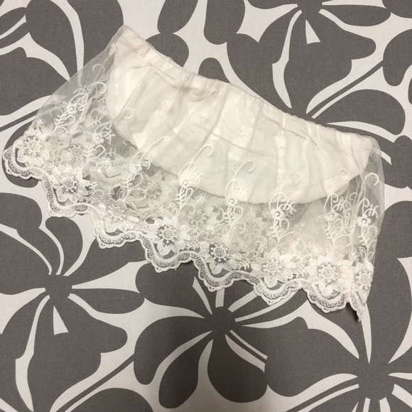 PINS AND NEEDLES lace overlay bandeau - Picture 3 of 4